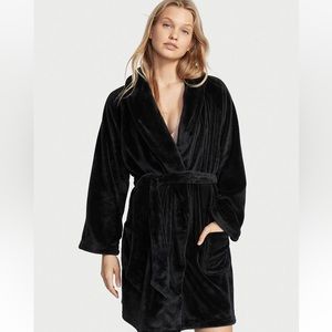 NWOT LaSenza Plush Cozy Short Fleece Black Robe